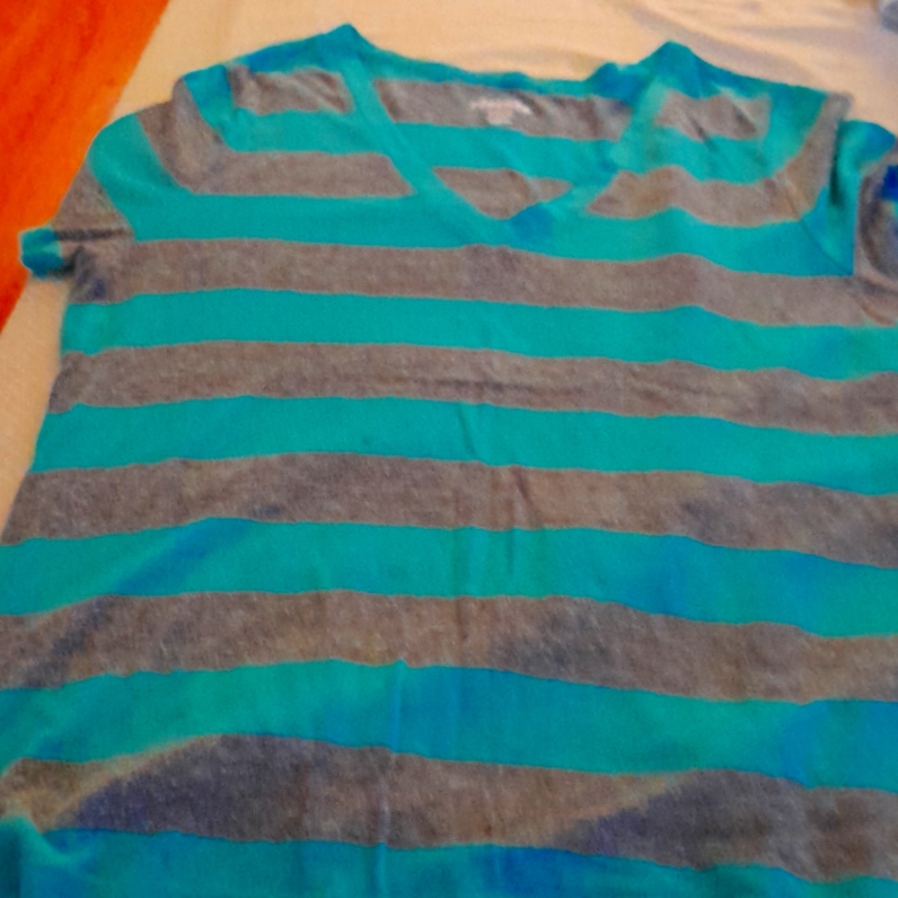I'm selling a old navy vintage size xl and it's blue with grey